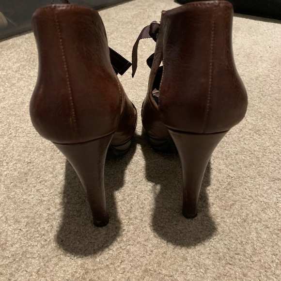 Gorgeous Vera Wang Platform Pumps Lace Up Ribbon - Picture 6 of 7